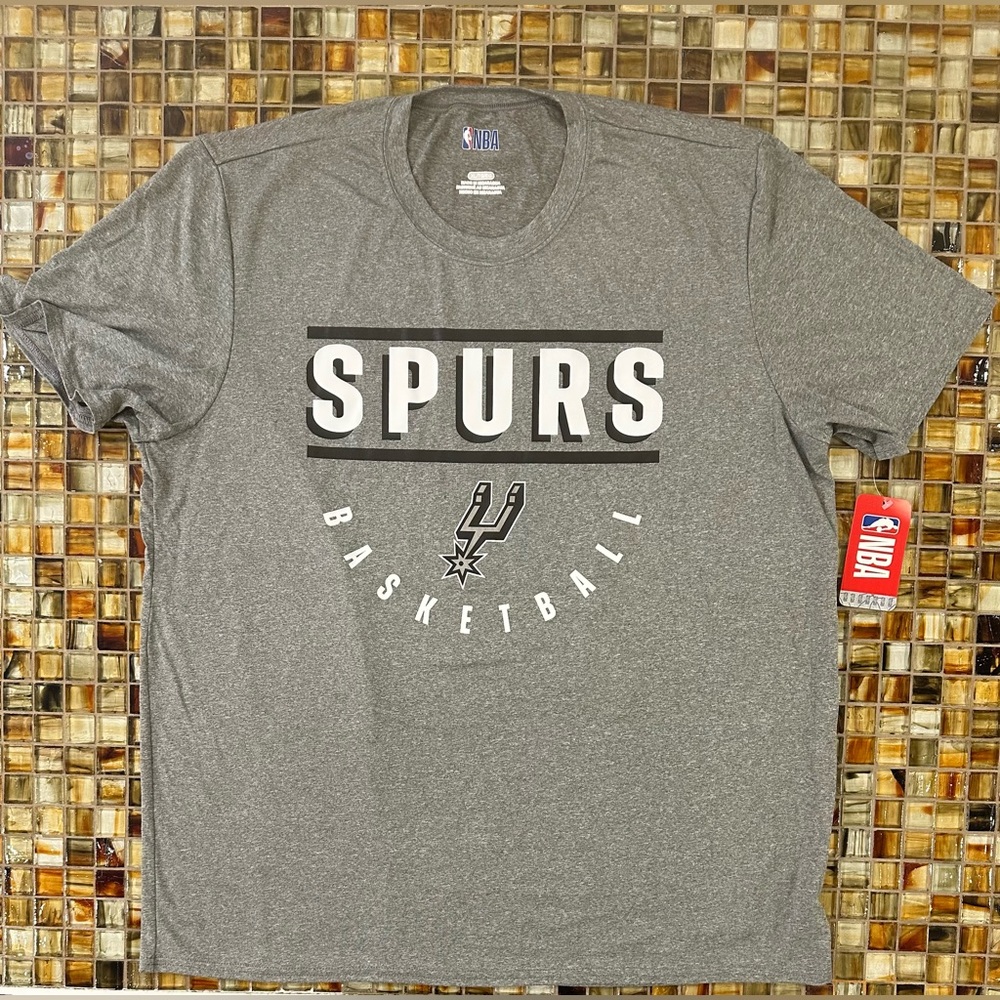NWT Men’s San Antonio Spurs Gray Short Sleeve T-Shirt~XL~NBA Brand~$36